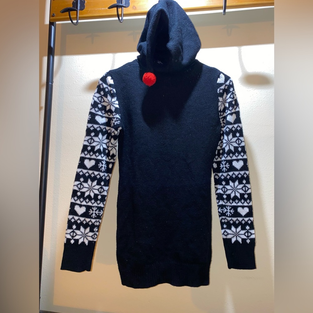 Cute juniors size XS (1) “Santa’s favorite” Sweater with hood - Picture 4 of 7